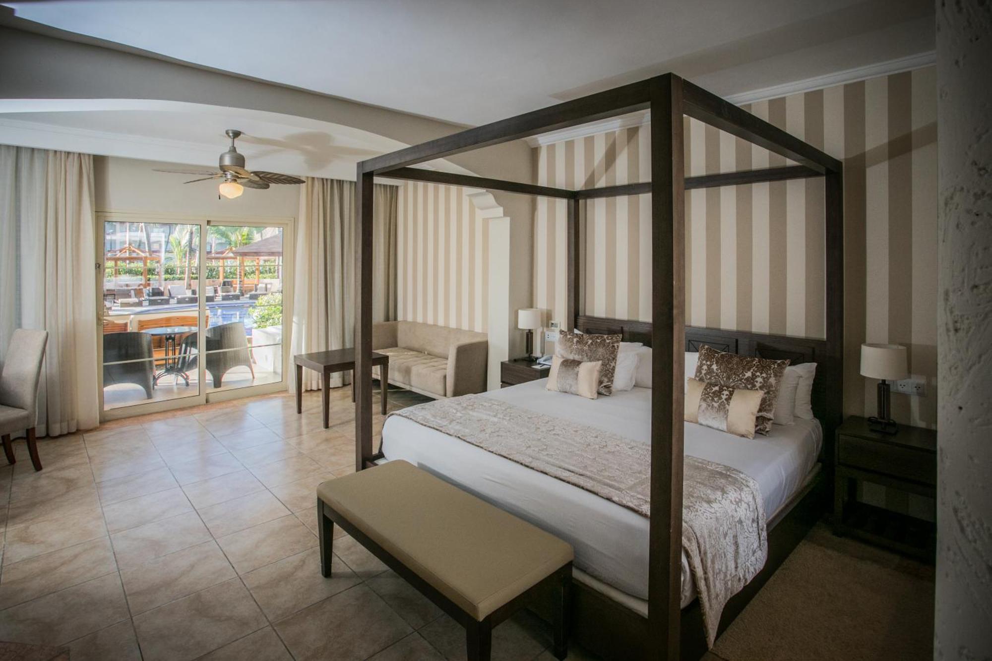 Majestic Colonial Punta Cana (Adults Only) Ngoại thất bức ảnh A room at the Hard Rock Hotel