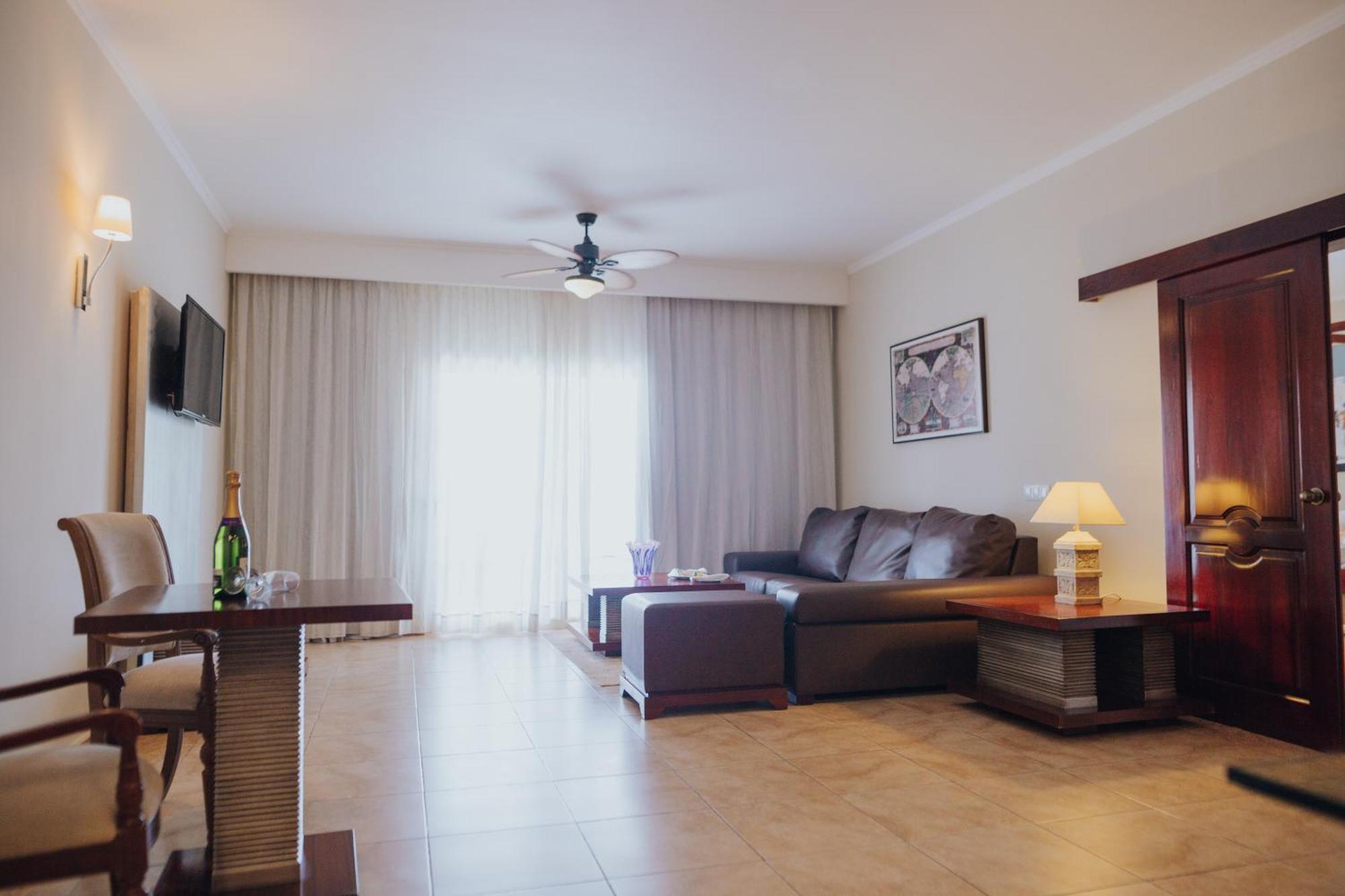 Majestic Colonial Punta Cana (Adults Only) Ngoại thất bức ảnh A suite at the hotel