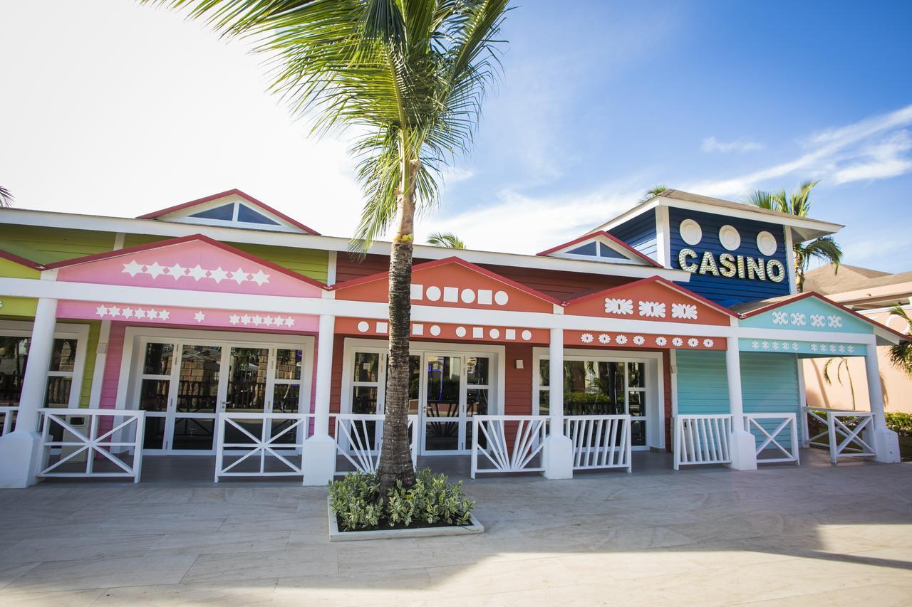 Majestic Colonial Punta Cana (Adults Only) Ngoại thất bức ảnh The Village at Atlantis